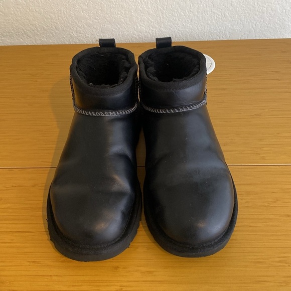 UGG ULTRA MINI LTHR REGEN Black Size 6 - Picture 5 of 10
